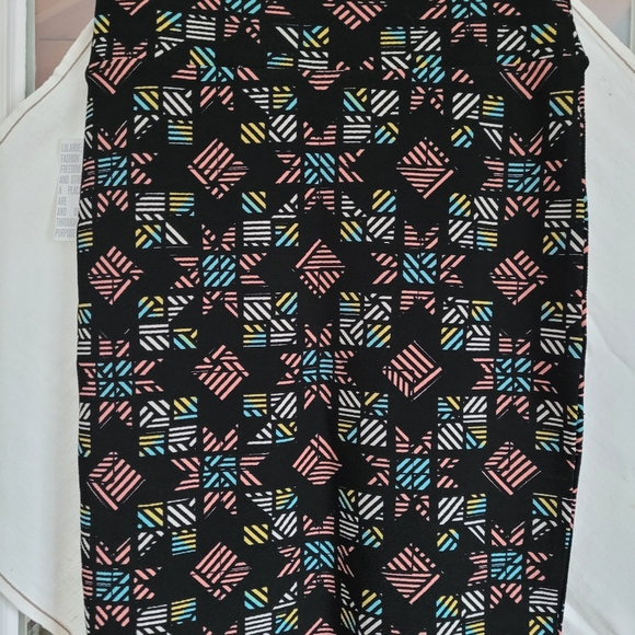Lularoe Cassie Pencil Skirt - Picture 3 of 4